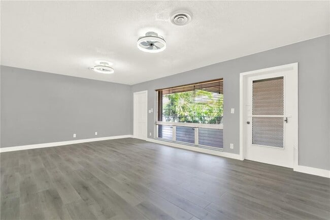 Foto del edificio - 2864 NE 32nd St