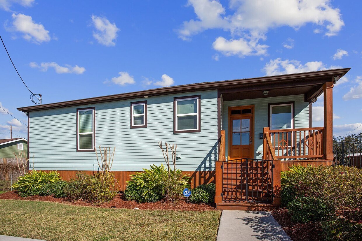 Foto principal - Better Price! Beautiful Newer Construction...