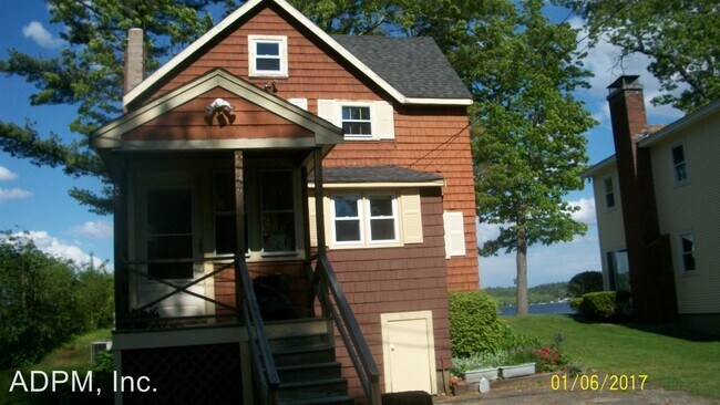 Foto del edificio - 3 br, 2 bath House - 39 West Shore Rd.