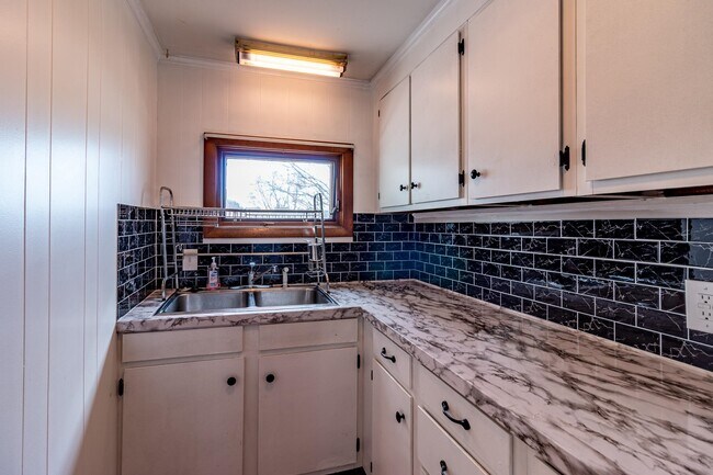 Building Photo - 203 Alsace St
