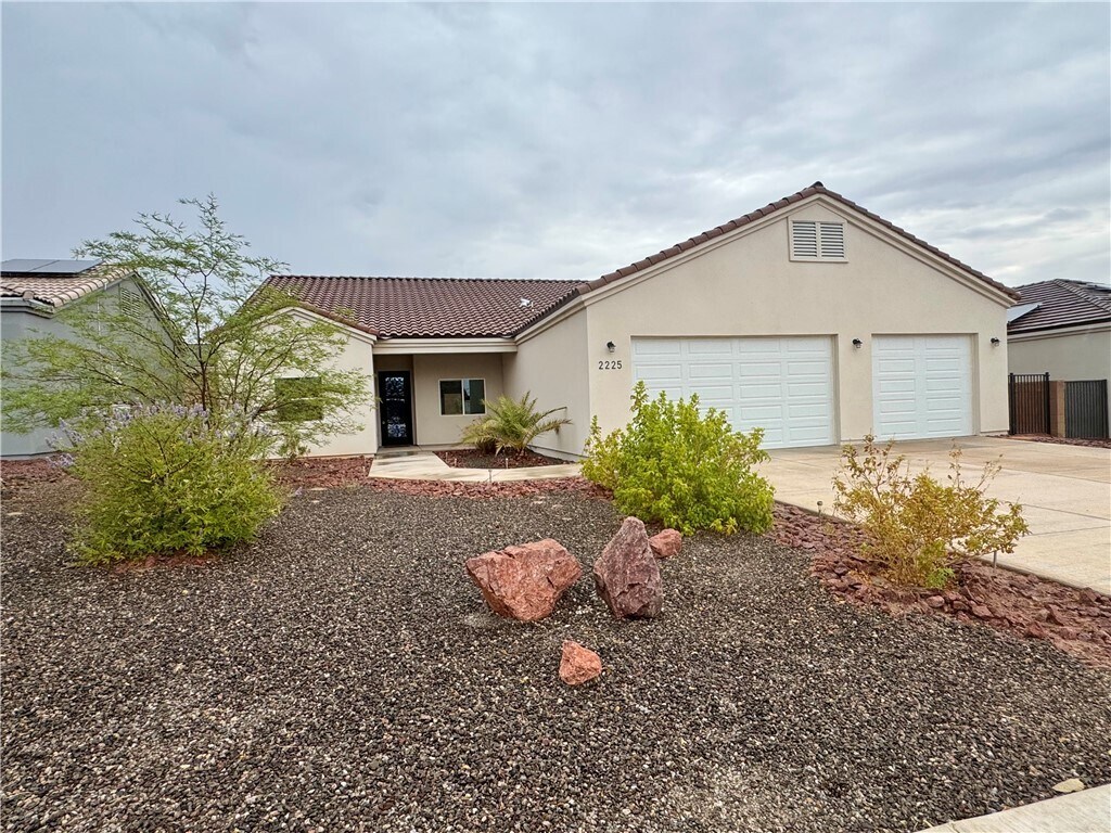 Foto principal - 2225 Moonridge Ln