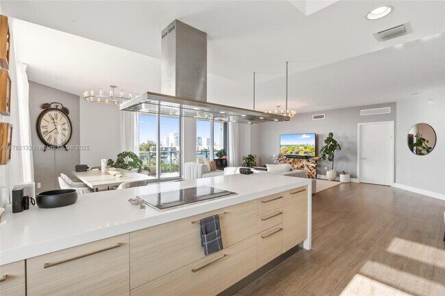 Building Photo - 17301 Biscayne Blvd