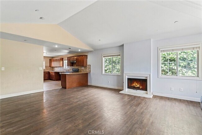 Foto del edificio - this home offers tremendous potential in a...