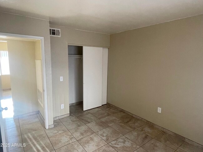 Foto del edificio - 1222 E Mountain View Rd