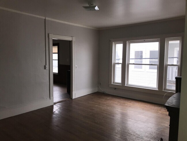 Building Photo - 416 Maple St