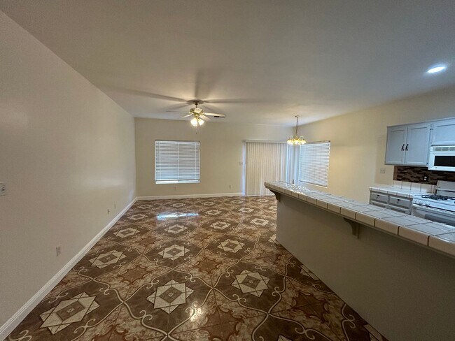 Building Photo - Cute 3 Bed/2 Bath SE Bakersfield Home