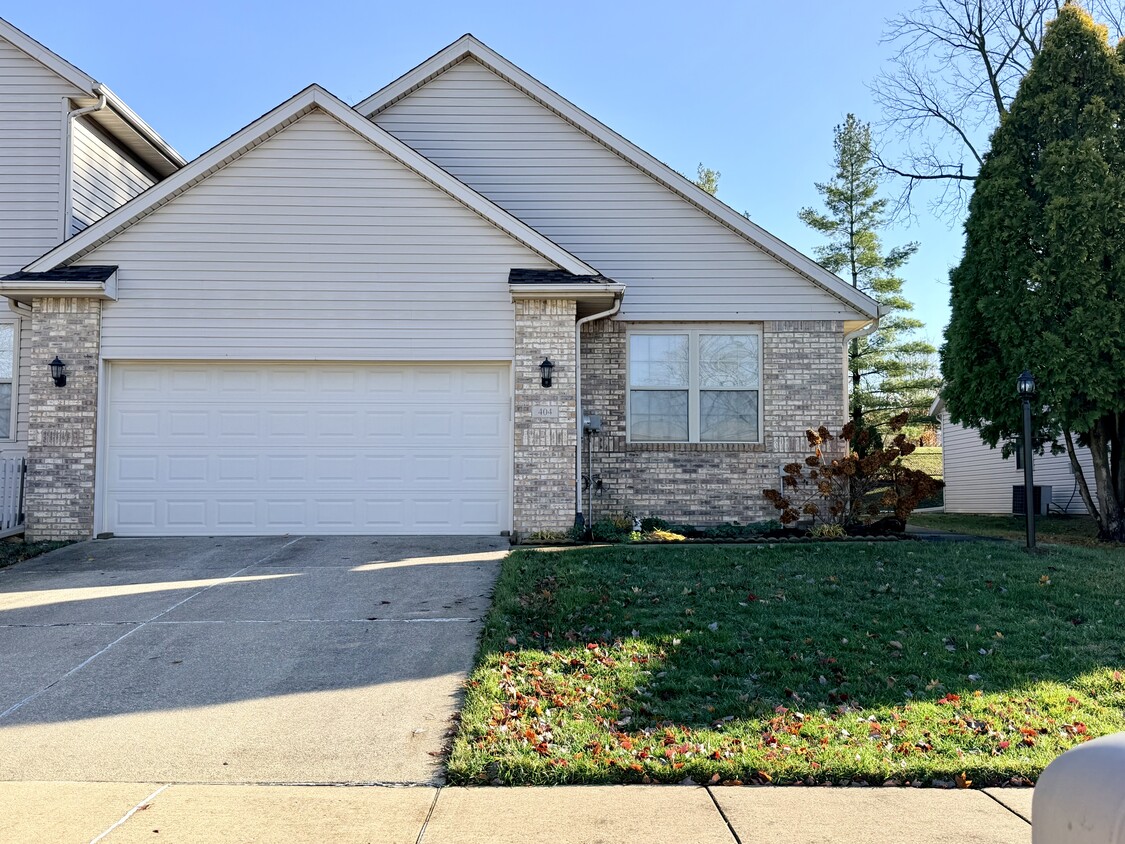 Foto principal - 404 E Windwood Ln