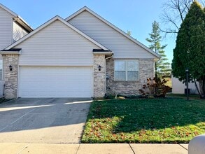 Building Photo - 404 E Windwood Ln