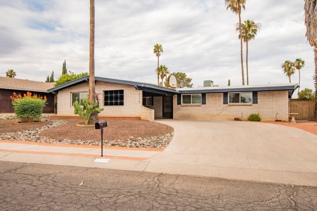 "Spacious 4-Bedroom Oasis with 2 Full Bath... - "Spacious 4-Bedroom Oasis with 2 Full Bath...