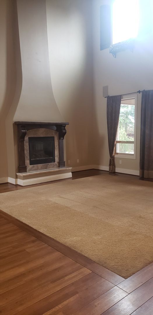 Building Photo - Beautiful 5 bedroom, 3 bath home on the Ea...