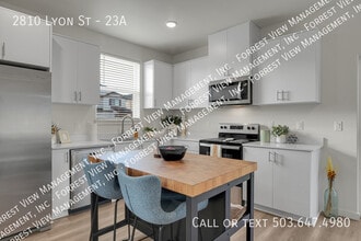 Building Photo - 2810 SE Lyon St