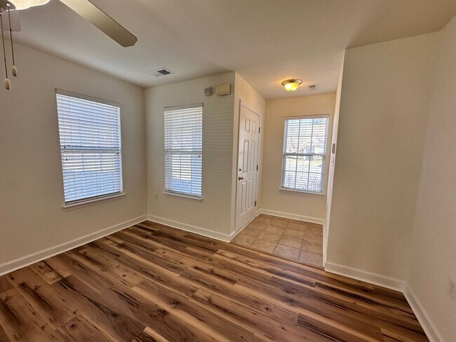 Building Photo - Exclusively Offered by Muse Realty Rentals...