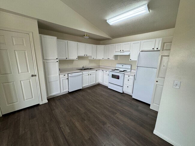Foto del edificio - Three-Bedroom, Two-Bath Condo!