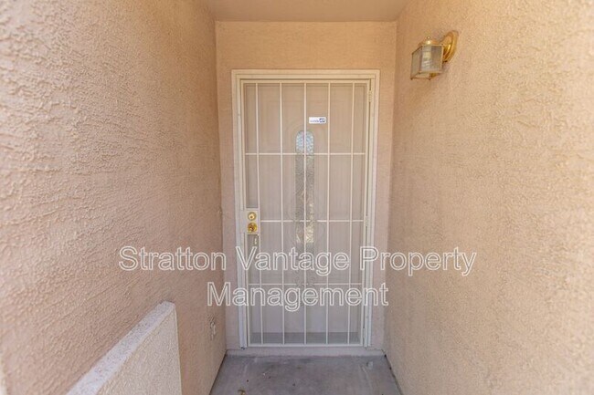 Building Photo - 1657 E Cardinal Dr