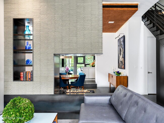 Foto del edificio - 2242 N Wayne Ave