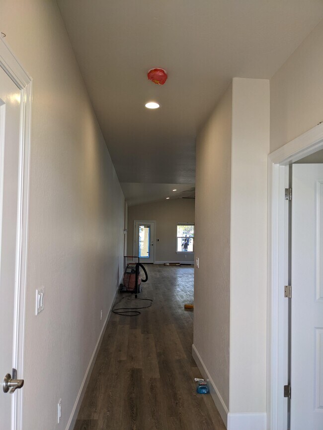 Foto del edificio - 465 Cheney Loop
