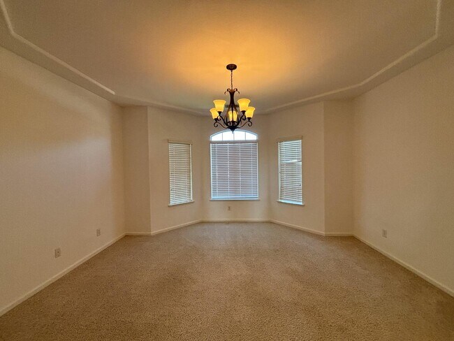 Building Photo - 87 N Helm Ave