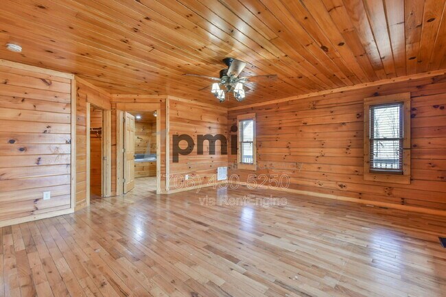 Foto del edificio - 461 River Estates Rd