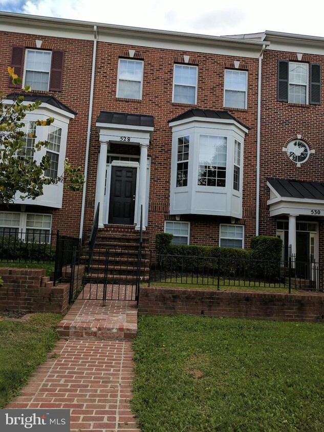 Primary Photo - 528 Redland Blvd
