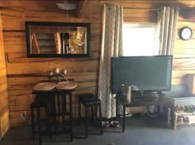 Building Photo - Cozy 1-Bedroom Cabin off Chena Hot Springs...
