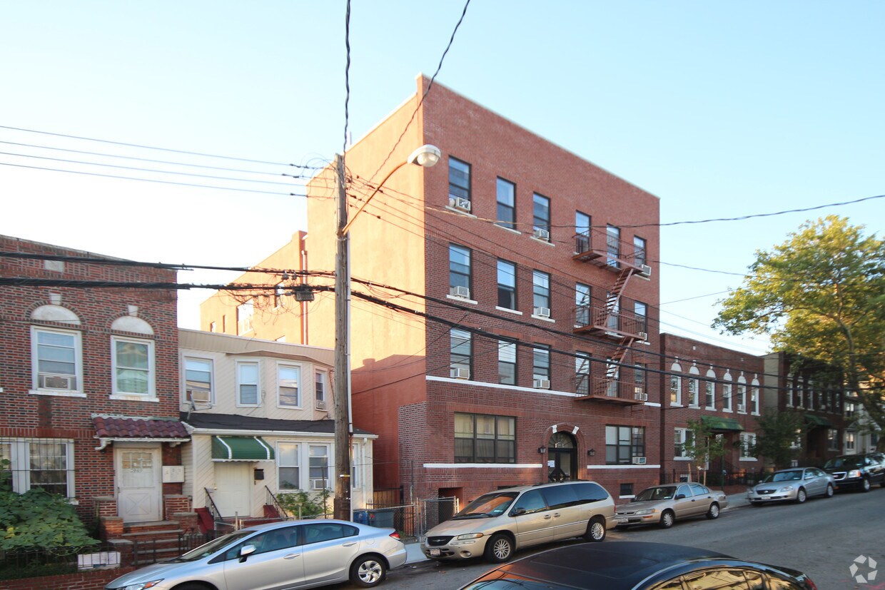 Foto del edificio - 39-55 64th St