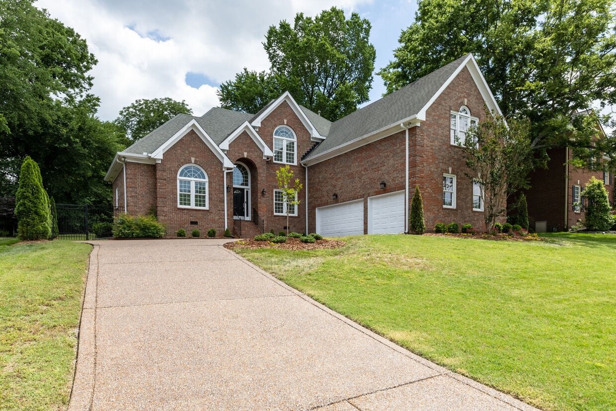 Primary Photo - 4-Bed/4-Bath in Brentwood-- Walk to Kenros...