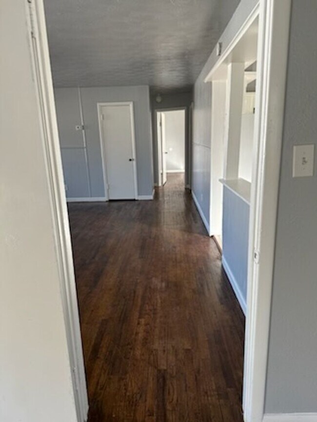 Building Photo - Price Reduction. Cozy 3 Bedroom