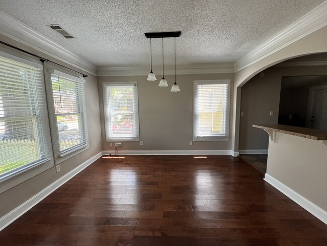 Dining - 621 Grady Pl SW