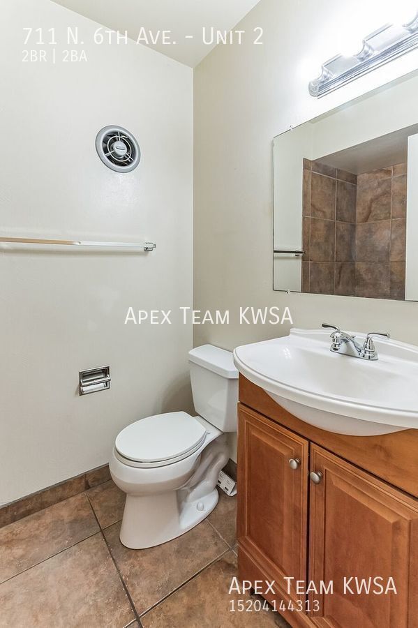 Building Photo - $1300- Gorgeous & Spacious 2 Bed | 1 Bath ...