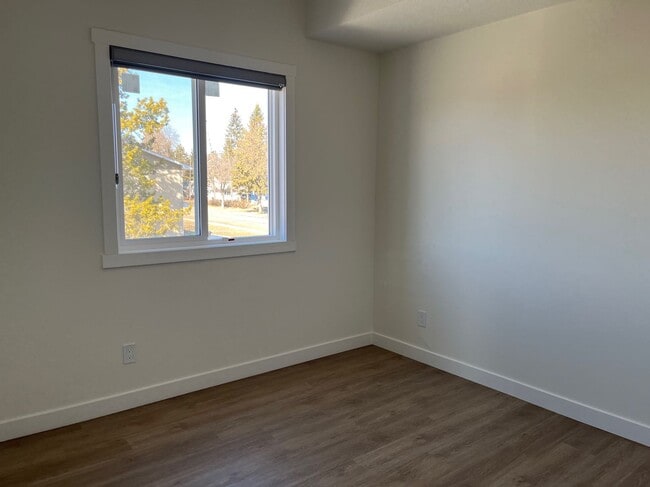Building Photo - 2 Bed 1 Bath Unit in Ponoka, AB