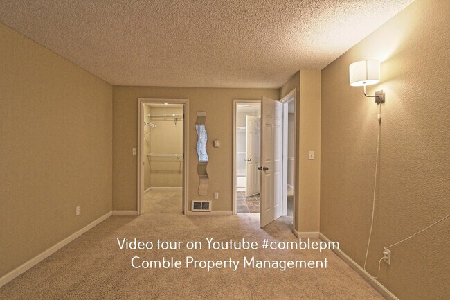 Building Photo - 16005 NE 40th Ct