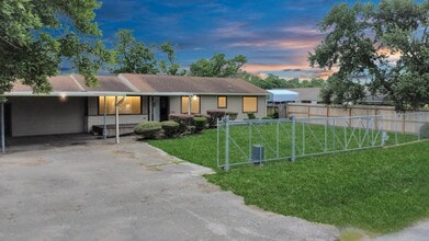 Building Photo - 6410 Storey Dr