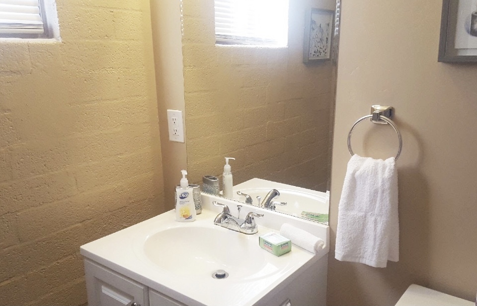 Full bath tub and shower - 4302 E Bellevue St