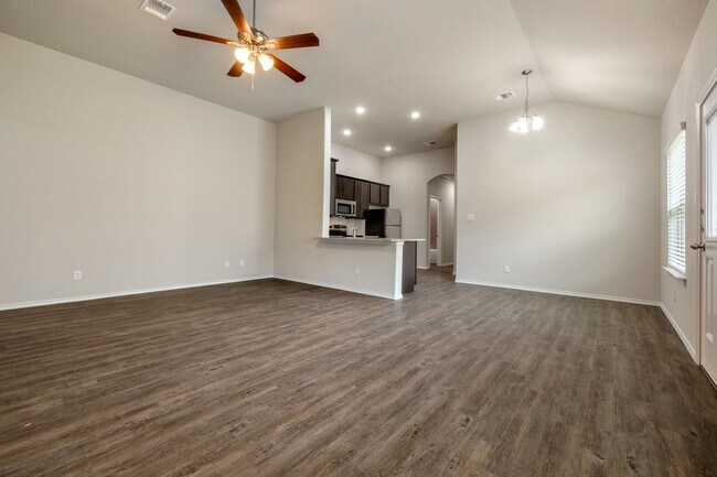 Building Photo - GORGEOUS 3 BEDROOM DUPLEX LOCATED IN CONVE...