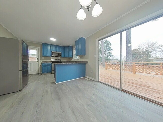 Building Photo - 285 Decatur Dr