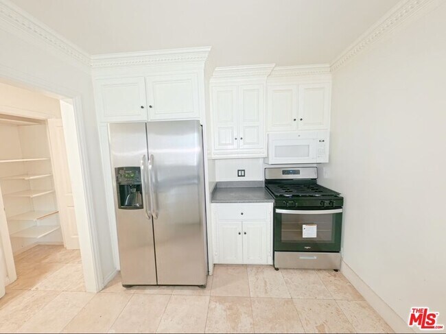 Foto del edificio - 442 Kelton Ave