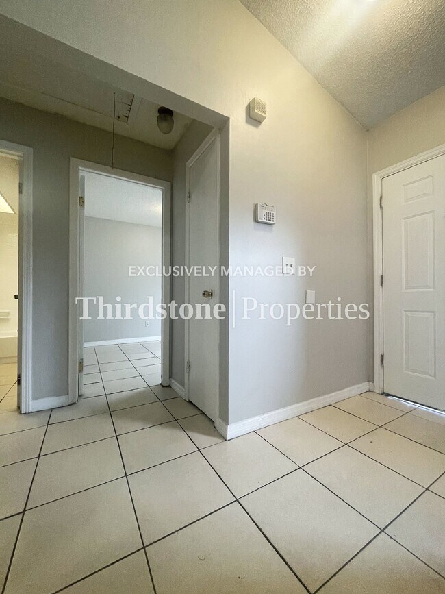 Building Photo - 5143 Indian Lakes Court, Apt 2, Jacksonvil...