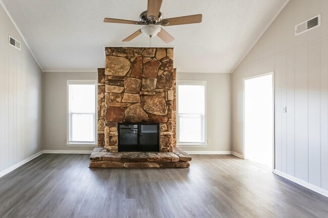 Building Photo - 4454 Westbury Dr