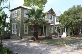 Building Photo - 228 W Woodlawn Ave