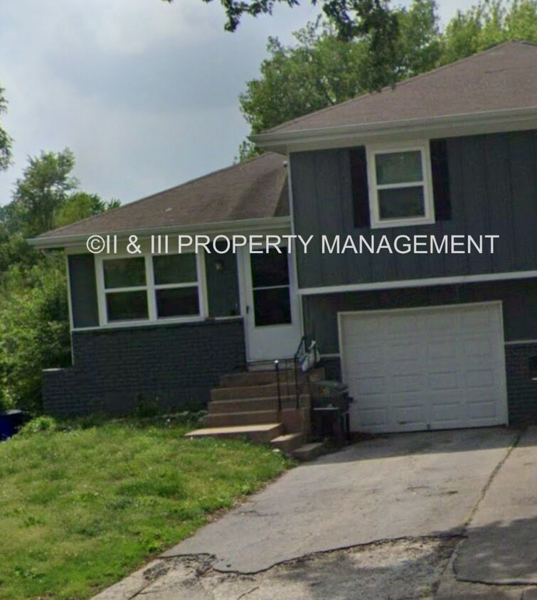 Primary Photo - Fully updated Olathe Duplex