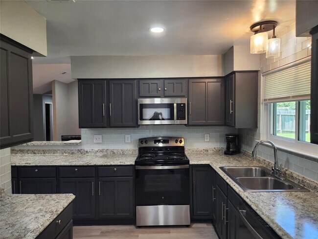 Foto del edificio - 7426 Daylight Ln