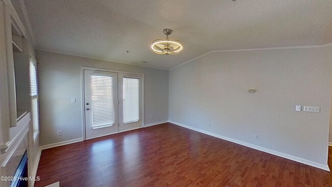 Building Photo - 713 Clearwater Ct