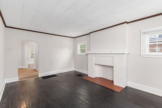 Building Photo - MADISONVILLE - Charming 3+ Bed Cape Cod