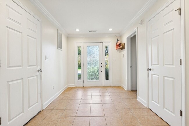 Foto del edificio - Chic's Beach Updated Rental!