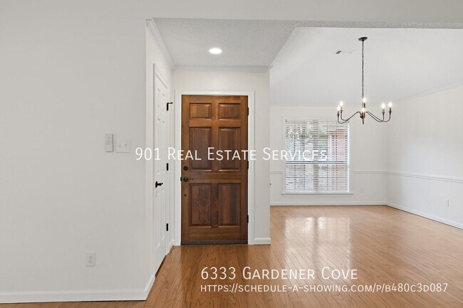 Foto del edificio - 6333 Gardener Cove