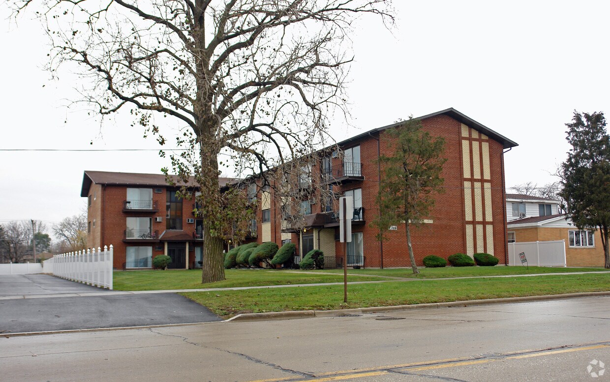 Primary Photo - 7315 W 71st St