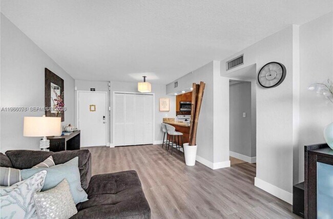 Foto del edificio - 830 NW 87th Ave