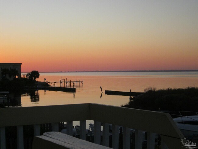 Foto del edificio - 3222 Quiet Water Ln