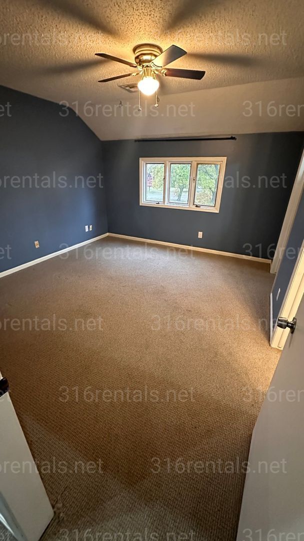Building Photo - $1590 - 3 bedroom / 2.5 bathroom - Single Family Home *COMING SOON*
