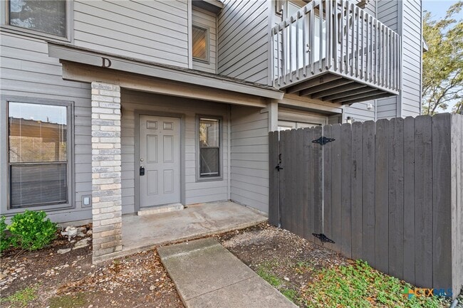 Building Photo - 8406 Lyndon Ln